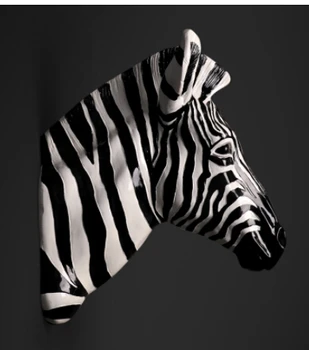 Europene animal cap de cerb, zebra capul agățat de perete act rolul ofing.